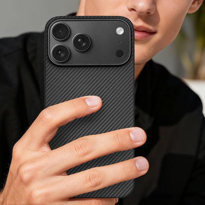 Gepersonaliseerde Aramid Carbon Fiber Mobile Cover met metalen frame voor iPhone 17 Pro Max